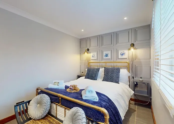 Swansea Marina Apartment - Water View - Sleeps 5