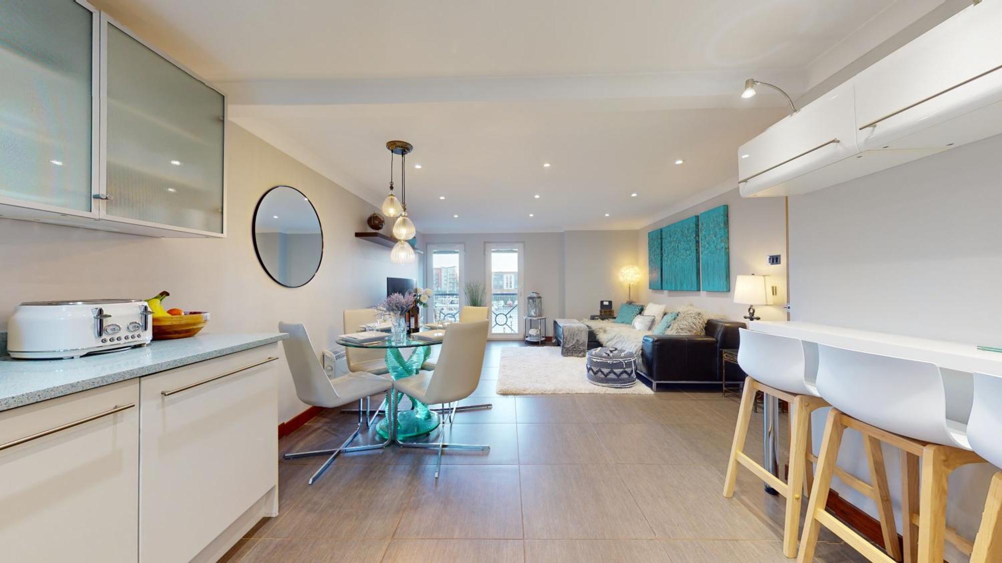Marina - Water View - Sleeps 5 Appartement Swansea