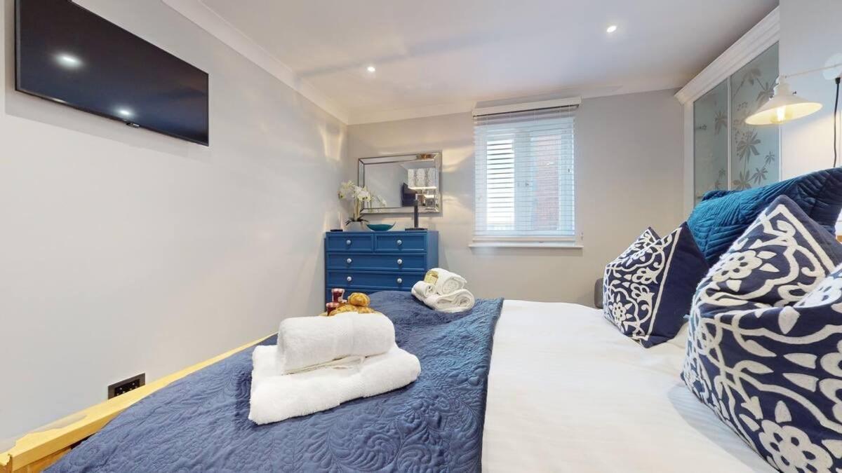 Marina - Water View - Sleeps 5 Appartement