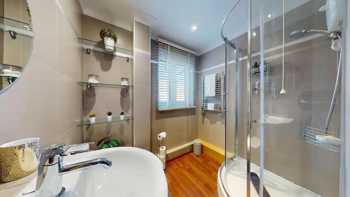 Marina - Water View - Sleeps 5 *