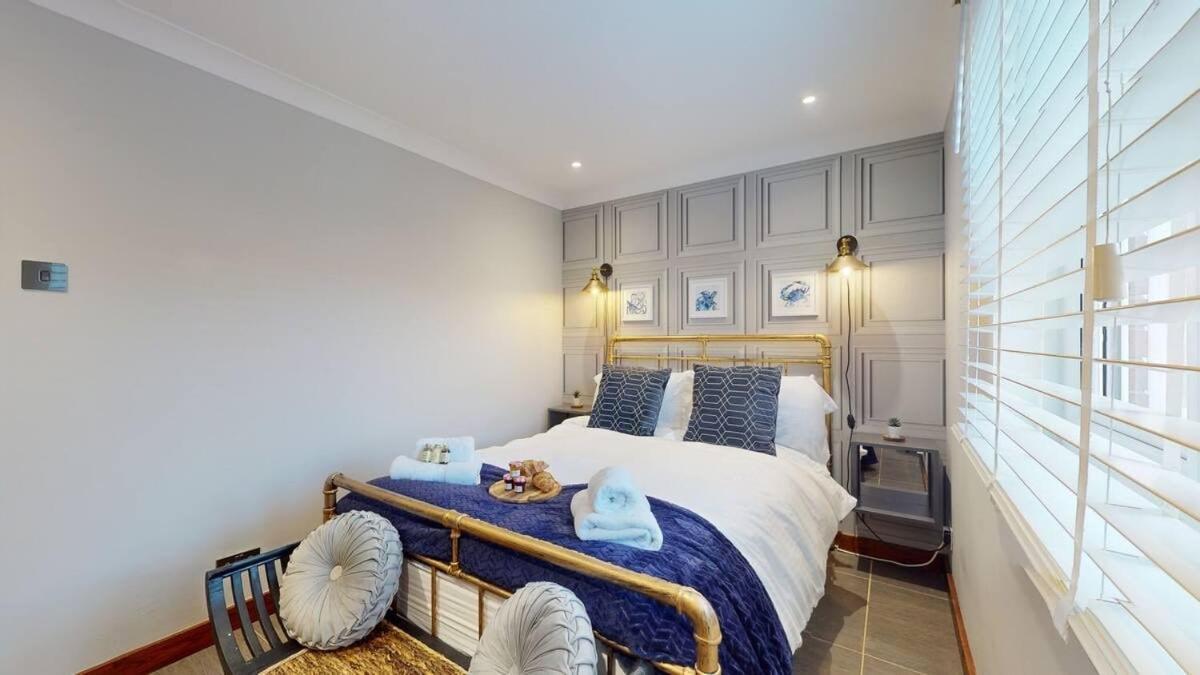 Marina - Water View - Sleeps 5 Appartement Swansea