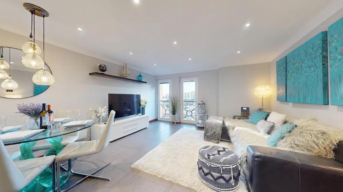 Marina - Water View - Sleeps 5 Appartement Swansea